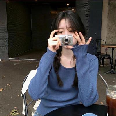圆月映花都